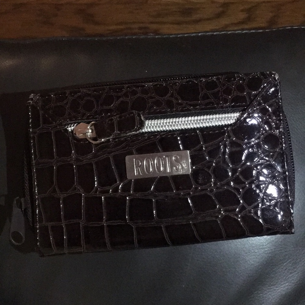 ROOTS wallet